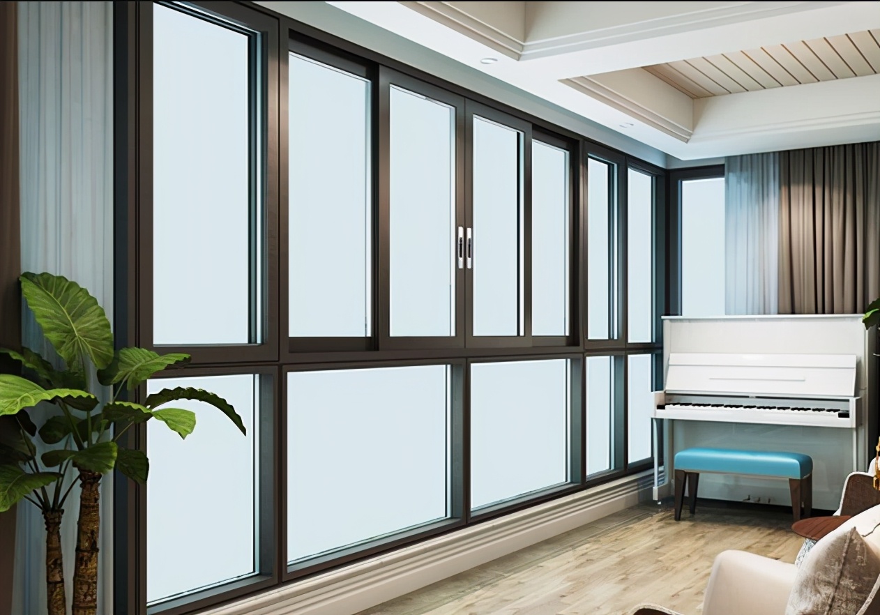 沈陽封陽臺斷橋鋁選窗攻略：選斷橋鋁系統門窗注意好這五點，你家陽臺實用又美觀！